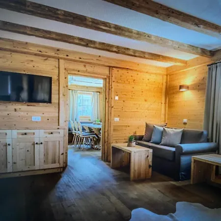 Casa *